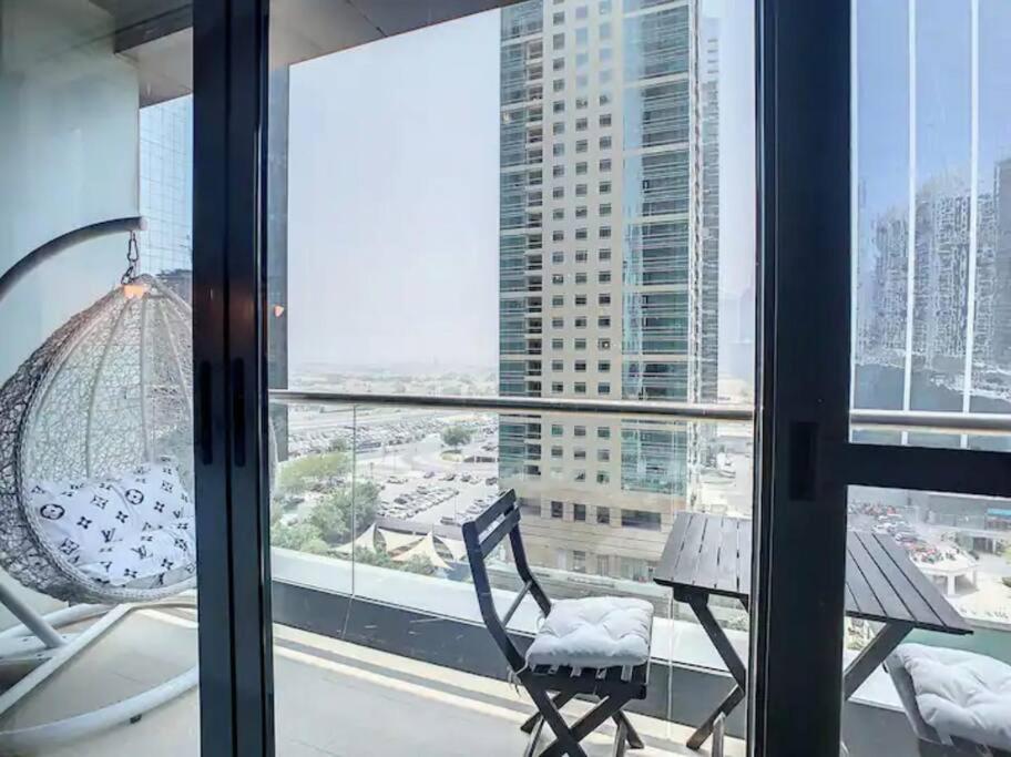 Luxury Modern Studio In Jlt With Amazing View & Rooftop Pool - Sleeps 3 Ντουμπάι Εξωτερικό φωτογραφία