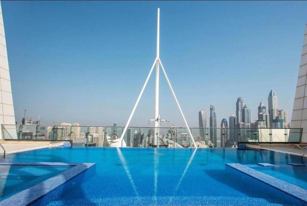Luxury Modern Studio In Jlt With Amazing View & Rooftop Pool - Sleeps 3 Ντουμπάι Εξωτερικό φωτογραφία